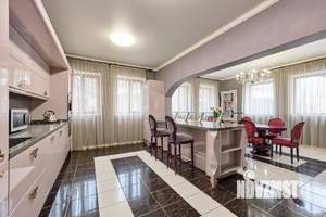 Дом 361м², 3-этажный, участок 11 сот.