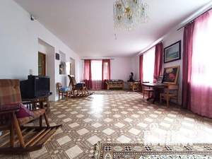 Дом 714м², 3-этажный, участок 23 сот.