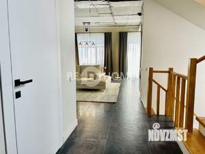 Коттедж 360м&sup2;, 2-этажный, на длительный срок, 