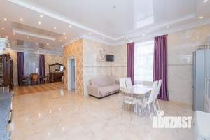 Дом 264м², 2-этажный, участок 8 сот.  