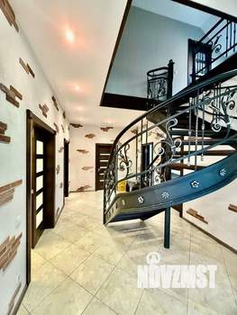 Коттедж 250м², 2-этажный, участок 10 сот.  