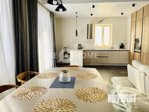 Коттедж 360м², 3-этажный, участок 4 сот.  