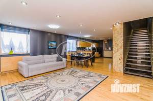 Дом 366м&sup2;, 2-этажный, участок 5 сот.  