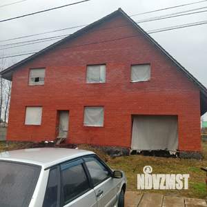 Коттедж 180м², 2-этажный, участок 10 сот.  