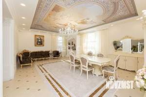 Дом 272м², 2-этажный, участок 9 сот.  