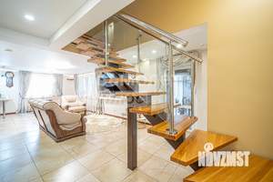 Коттедж 183м², 3-этажный, участок 6 сот.  