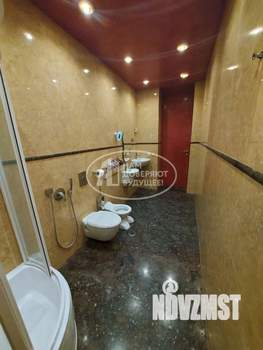 Дом 366м&sup2;, 2-этажный, участок 5 сот.  