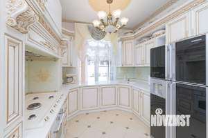 Дом 272м², 2-этажный, участок 9 сот.  