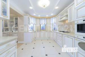 Коттедж 391м², 3-этажный, участок 12 сот.  