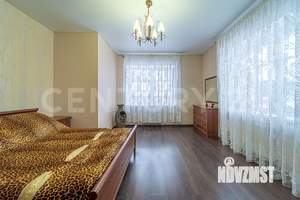 Дом 292м², 2-этажный, участок 11 сот.  