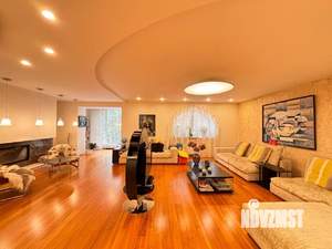 Дом 300м², 3-этажный, участок 2 сот.  