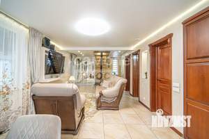 Коттедж 183м², 3-этажный, участок 6 сот.  