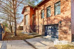 Дом 359м², 3-этажный, участок 8 сот.  