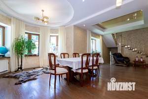 Дом 424м², 2-этажный, участок 7 сот.  