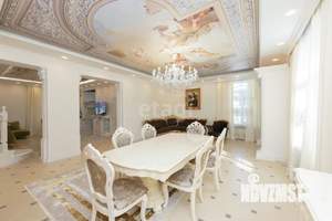 Дом 272м², 2-этажный, участок 9 сот.  