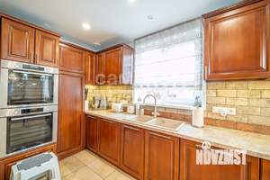 Коттедж 183м², 3-этажный, участок 6 сот.  