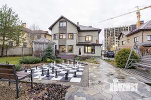 Дом 450м&sup2;, 3-этажный, участок 12 сот.  