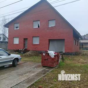 Коттедж 180м², 2-этажный, участок 10 сот.  