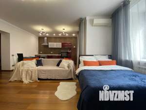 Студия квартира, посуточно, 42м2, 3/18 этаж