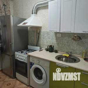2-к квартира, посуточно, 38м2, 4/4 этаж