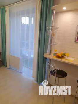 Студия квартира, посуточно, 32м2, 1/3 этаж