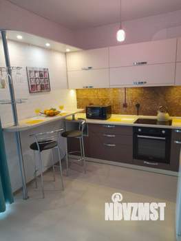 Студия квартира, посуточно, 32м2, 1/3 этаж
