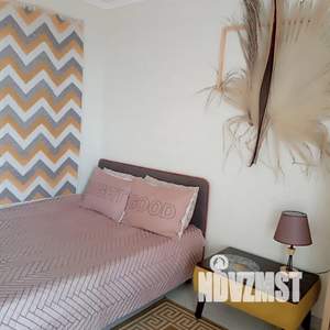 1-к квартира, посуточно, 40м2, 18/25 этаж