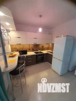 Студия квартира, посуточно, 32м2, 1/3 этаж