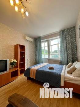 1-к квартира, посуточно, 42м2, 3/18 этаж