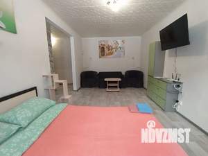 Студия квартира, посуточно, 33м2, 1/5 этаж