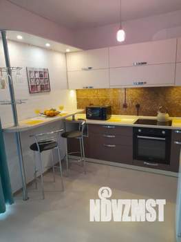 Студия квартира, посуточно, 32м2, 1/3 этаж