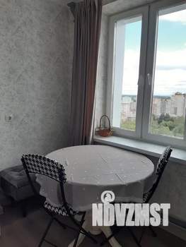 1-к квартира, посуточно, 40м2, 18/25 этаж