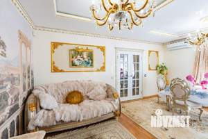 4-к квартира, вторичка, 137м2, 3/10 этаж