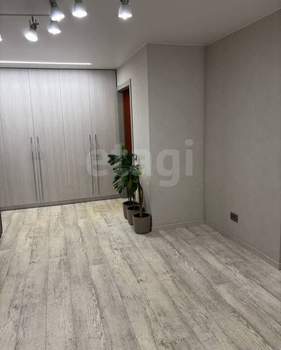 3-к квартира, вторичка, 42м2, 9/9 этаж