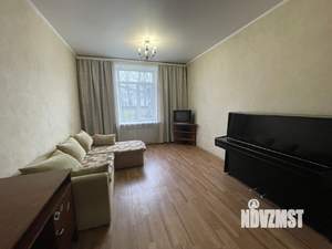 2-к квартира, вторичка, 61м2, 1/4 этаж