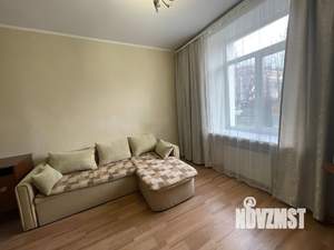 2-к квартира, вторичка, 61м2, 1/4 этаж